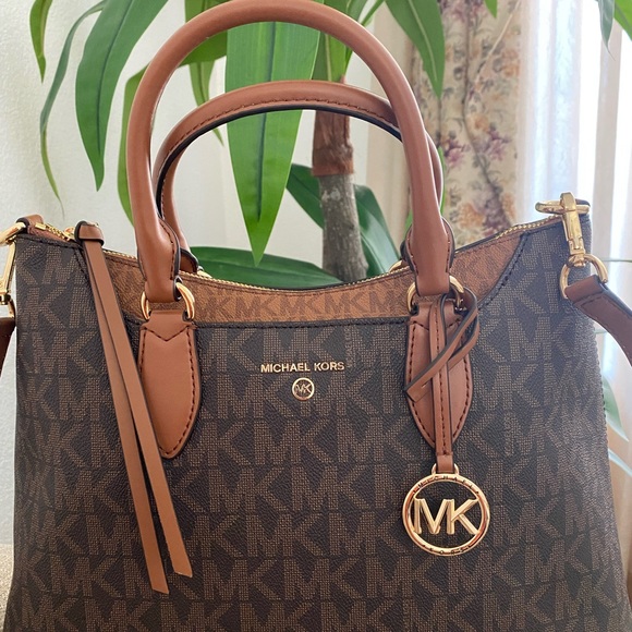 Michael kors cross body bag - Picture 2 of 14